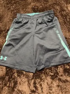 UNDER ARMOUR グレーショートパンツ SM