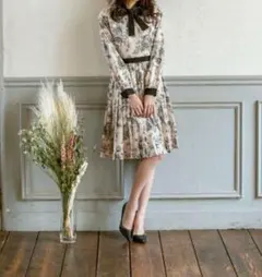 emiriawiz アンティークフラワープリントワンピース