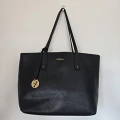 FURLA レザートートバッグ　チャーム付　ブラック　A4可