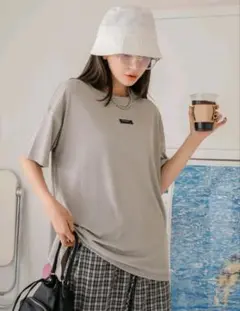 DAZY グレー 半袖トップス ロゴ付き