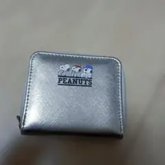 新品　スヌーピー　二つ折り　財布