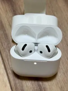 Apple AirPods 第4世代　ノイズキャンセル無し本体のサムネイル