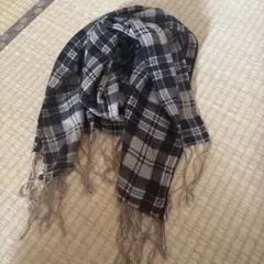 某有名ブランド　シルクカシミア　チェック柄ストール 黒とベージュ フリンジ付き