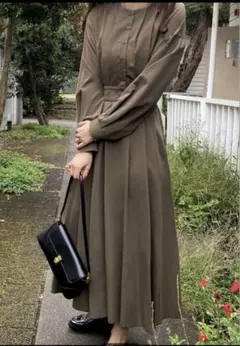 LAUIR ウエスト切替タック　ロングワンピース　長袖　カーキ
