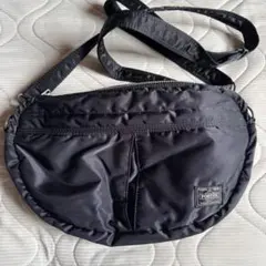 【美品】PORTER ショルダーバッグ タンカー ブラック ハーフムーンのサムネイル