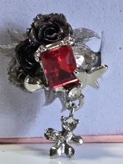 黒いバラと赤い宝石ジルコニア装飾のフリーサイズリング