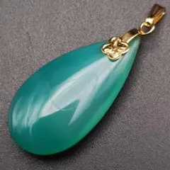グリーンオニキス ペンダントトップー深緑の輝きを宿す滴形の美