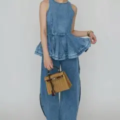 デニムペプラムバックZIPトップス+カーヴィースリットデニムパンツ
