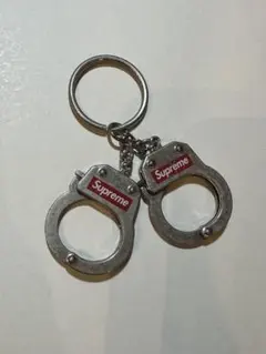 新品未使用半タグ付Supreme Handcuffs キーホルダー&ステッカー Supreme Handcuffs Keychain シュプリーム 手錠型 - メルカリ