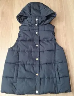 ほぼ未使用　GU　ダウンベストネイビーSサイズ　パーカー付き(取り外し可)