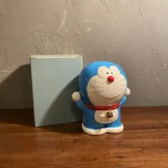 デッドストック 昭和レトロ ドラえもん 陶器製貯金箱 置物オブジェ デットストック ソフビ ドラえもん 貯金箱 約16cm - メルカリ