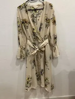 未使用　HUSHUSH 花柄ラップドレス サイズ3のサムネイル