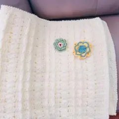 手編みマルチカバー＆フラワー付♡オフホワイト　ブランケット　ハンドメイドアレンジ