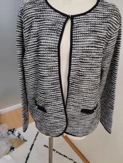 ノーカラー白黒ストライプジャケット