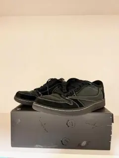 トラヴィス・スコット × ナイキ エアジョーダン1 ロー ブラック ファントム