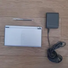 ニンテンドーDS Lite シルバー　充電器付き
