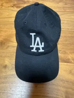 LAロゴ刺繍 ブラックベースボールキャップ