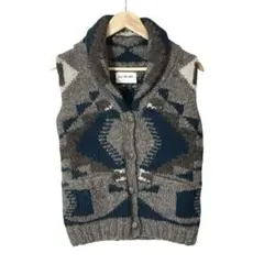 レイビームス　レディースカウチンニットベスト　総柄デザイン　ポケット付