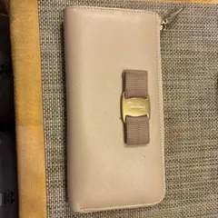 SalvatoreFerragamo フェラガモ VARA L字長財布 ベージュ | Mercari
