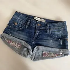 ZARA TRF Premium Wash デニムショートパンツのサムネイル