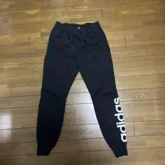 adidas ブラック ジョガーパンツ