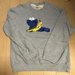 ユニクロ　カウズ　スウェット