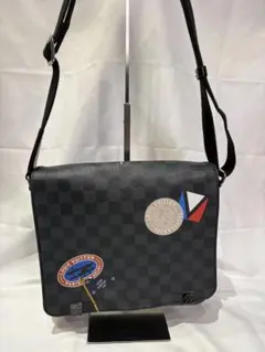 LOUIS VUITTON ダミエグラフィット ディストリクト ショルダーバッグのサムネイル