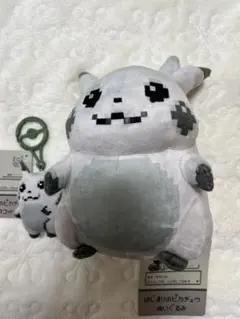 日本版　はじまりのピカチュウのぬいぐるみとマスコットの2点セット