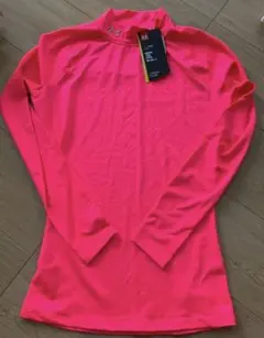 新品タグ付き　アンダーアーマー　長袖　ピンク　ＭＤ
