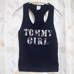 TOMMY GIRL トミーガール レーサーバック タンクトップ 黒 迷彩ロゴのサムネイル