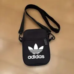 adidas ショルダーバッグ ブラックのサムネイル