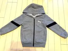 美品 PUMA キッズパーカー グレー ロゴ入り 116