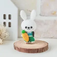 黒いランドセルを背負ったうさぎくん