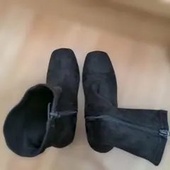 黒 スエード ファスナー付きブーティ