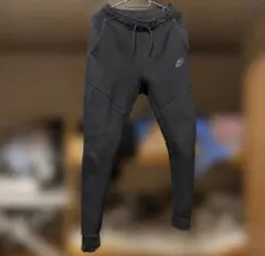 ナイキ テックフリースパンツ ブラック キッズM 140-150cm ナイキ テックフリースパンツ ブラック キッズM 黒 - メルカリ