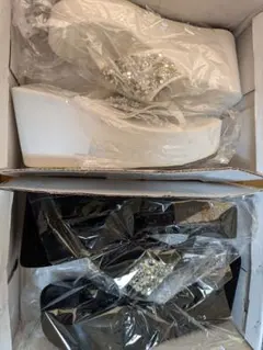 ビジュー付きウェッジソールサンダル（ホワイト・ブラック）