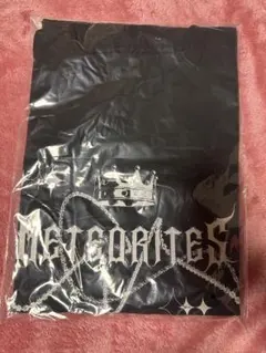 めておら グラッフィックTシャツ BLACK - メルカリ