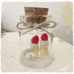 ミニチュア　ロウソク風いちごケーキin小ビンꕤ*.゜