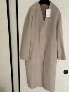 ピノーレ新品未使用品　ウール混紡 ベージュ ノーカラーコート 40サイズ