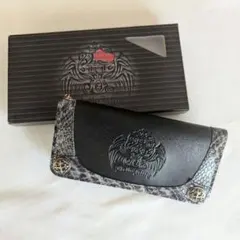 ハローキティ　エンボスロゴ付き長財布 黒/グレー