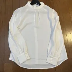 GU✴︎スタンドカラーブラウス　Mサイズ　白　ホワイト