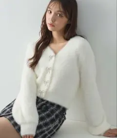 INGNI Vネックリボンボタンフェザーニットカーディガン アイボリー