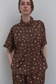 新品未使用⭐︎machatt フラワープリントシャツ　ブラウンのサムネイル