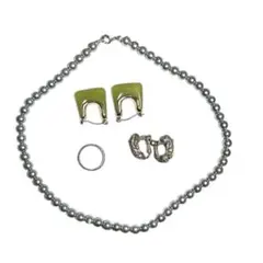 グレーのパール風ネックレスとアクセサリーセット