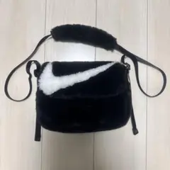 Nike ファーショルダーバッグ ブラック/ホワイト
