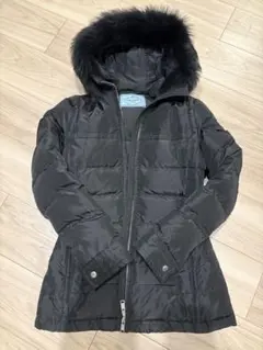 本日のみ値下げPRADA クビレブラックダウンジャケット フード付き