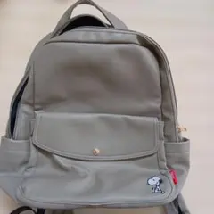 スヌーピー刺繍付きグレーリュック