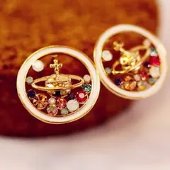 人気の新作♪ めちゃカワ 宇宙 に 浮かぶ 土星 ピアス オーブ 惑星