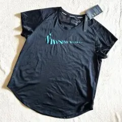 4*m様 【未使用・美品】Nike DRI-FIT ブラック Tシャツ レディー