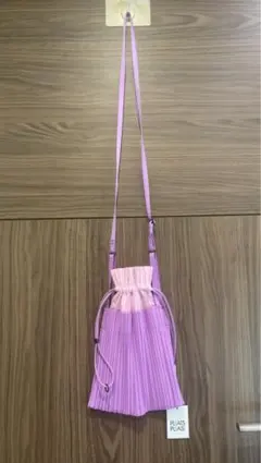 イッセイミヤケ　プリーツプリーツ　ショルダーバッグ　パープル　ピンクのサムネイル